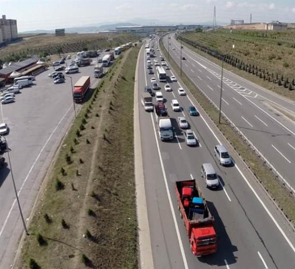 Trafik yoğunluğu arefe gününde de sürüyor
