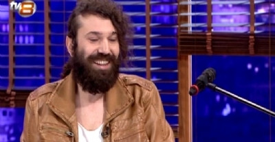Halil Sezai'ye sokak ortasında dayak