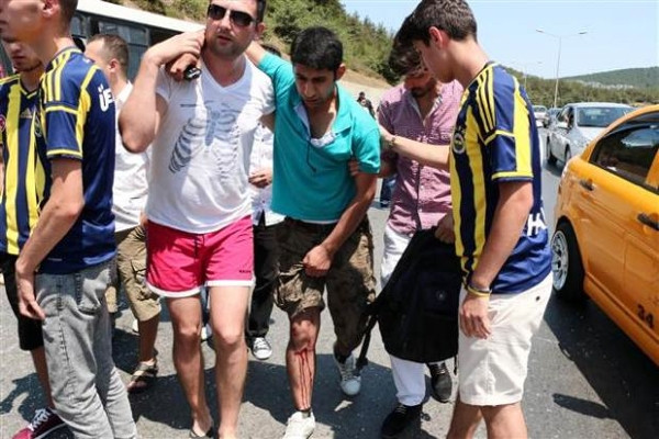 Ümraniye'de halk otobüsü kaza yaptı