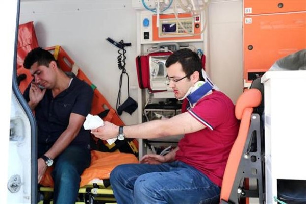 Ümraniye'de halk otobüsü kaza yaptı