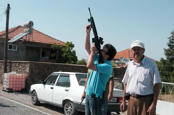 İki köy halkı böyle bayramlaştı