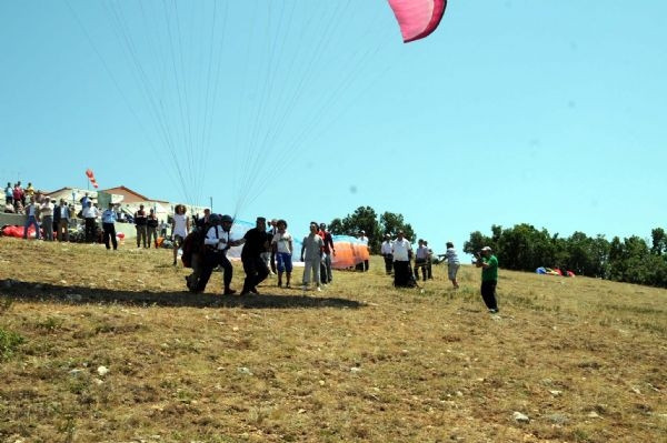Vali yerde yuvarlandı