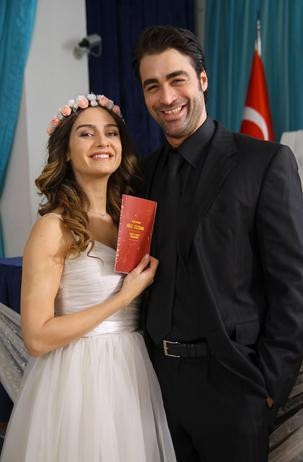 Birce Akalay ve Sarp Levendoğlu bu akşam evleniyor