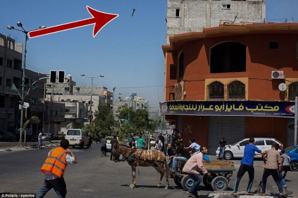 Füzeler sivillerin üzerine böyle düştü !