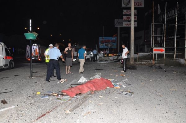 Otomobil durağa daldı: 2 ölü, 2 yaralı
