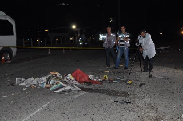 Otomobil durağa daldı: 2 ölü, 2 yaralı