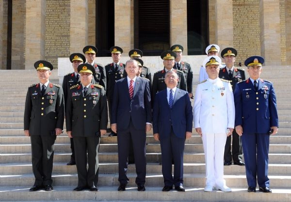 İlk kez komutanlarla hatıra fotoğrafı