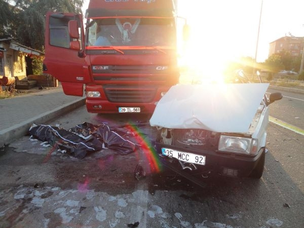 Uşak'ta feci kaza: 4 ölü, 2 yaralı