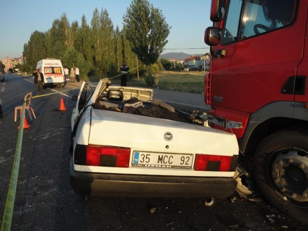 Uşak'ta feci kaza: 4 ölü, 2 yaralı