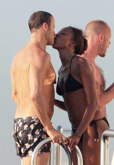 Naomi Campbell aşkıyla tatilde!