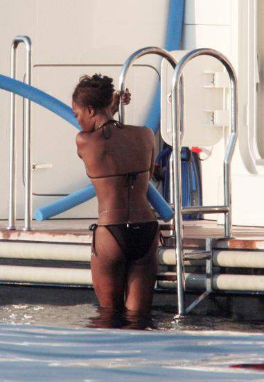 Naomi Campbell aşkıyla tatilde!