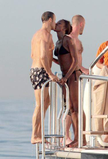 Naomi Campbell aşkıyla tatilde!