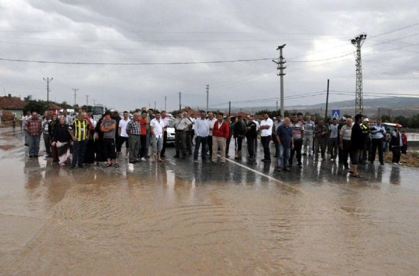 Yozgat-Kırıkkale Karayolu selden kapandı