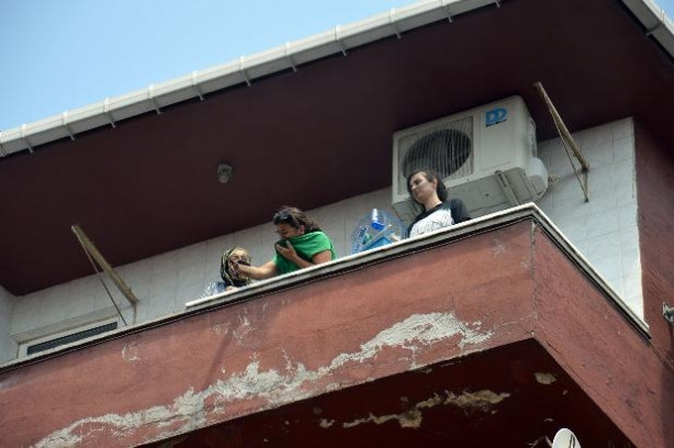 Bakırköy'de 6 katlı binada yangın