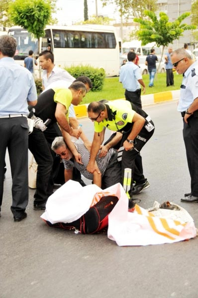 Motosikletteki annenin kucağından düşen bebek ezildi
