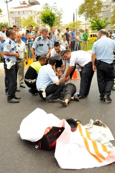 Motosikletteki annenin kucağından düşen bebek ezildi