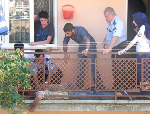 Çamaşır ipi hayatını kurtardı