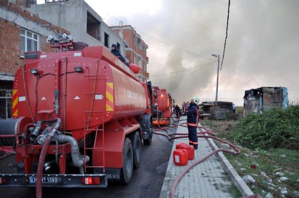 Avcılar'da depo yangını