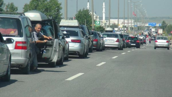 Tatil dönüşü 5 kilometrelik kuyruk