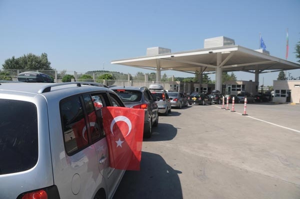 Tatil dönüşü 5 kilometrelik kuyruk