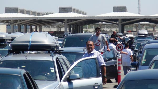 Tatil dönüşü 5 kilometrelik kuyruk