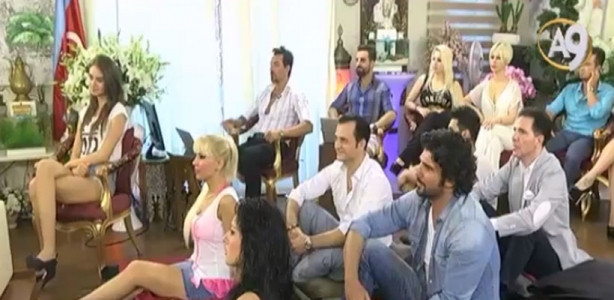 "Benim bikinili talebem de..."