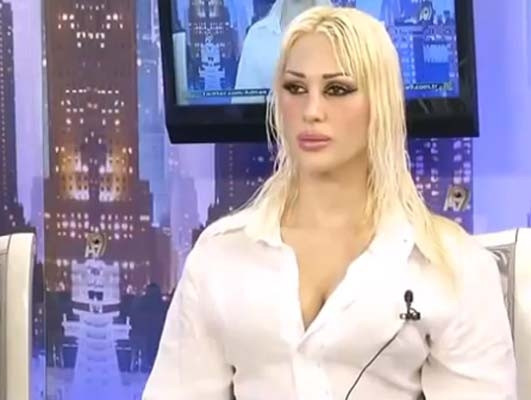 "Benim bikinili talebem de..."