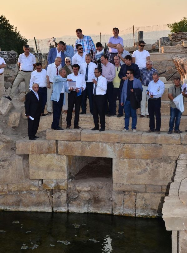 Bakan Zeybekci'nin 25'inci yıl romantizmi