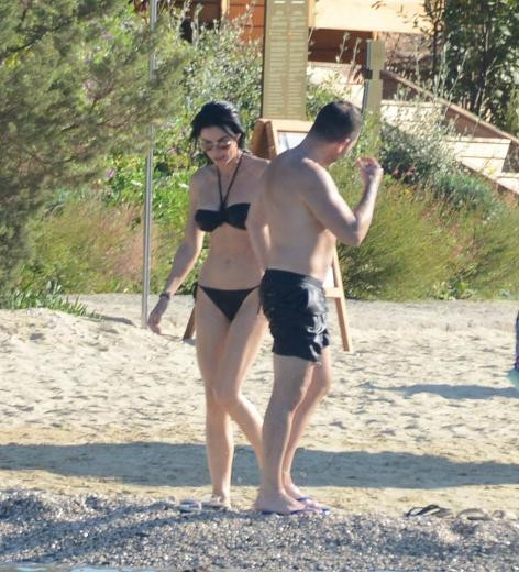 Defne kızı ve sevgilisiyle tatilde