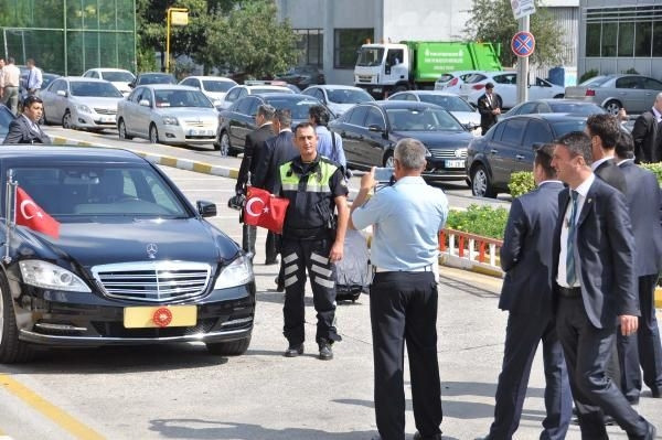 Gül hatıra fotoğrafı çektirdi