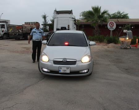 Polisliğe özendiği için aracına radar taktırmış!