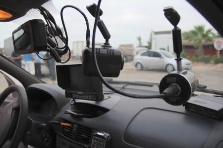 Polisliğe özendiği için aracına radar taktırmış!