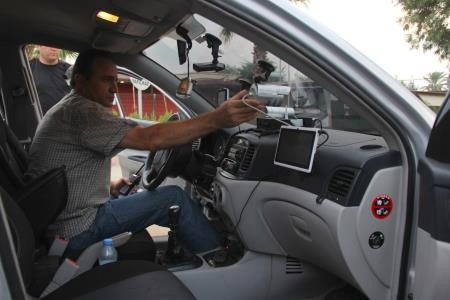 Polisliğe özendiği için aracına radar taktırmış!