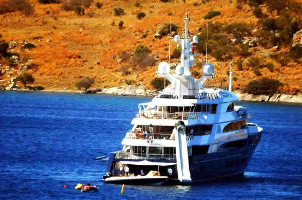 Hintli milyarder ve ailesi Bodrum'da