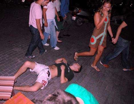 Marmaris gündüz kavruluyor, gece çıldırıyor