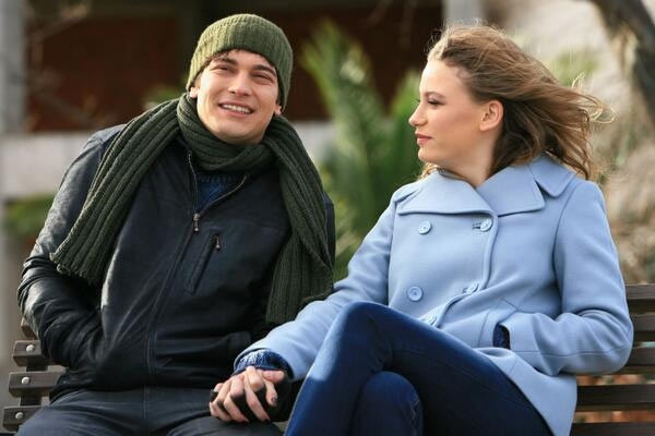 Serenay ona döndü