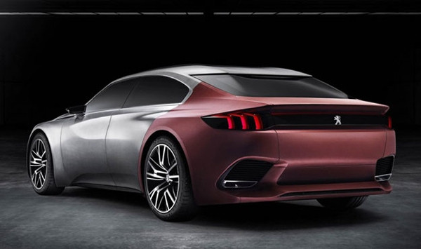 Peugeot EXALT vitrine çıktı!