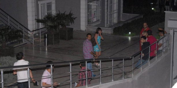 Boğazını kesip cesedini çarşafa sardı