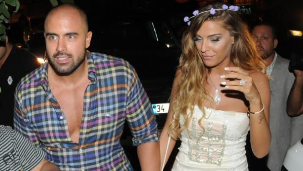 Simge Tertemiz ve sevgilisiyle Reina çıkışı görüntülendi