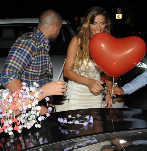 Simge Tertemiz ve sevgilisiyle Reina çıkışı görüntülendi