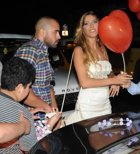 Simge Tertemiz ve sevgilisiyle Reina çıkışı görüntülendi