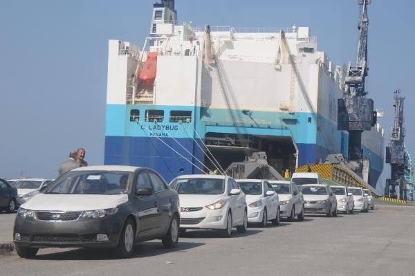 Suriye'nin 4 bin otomobili limanda bekliyor