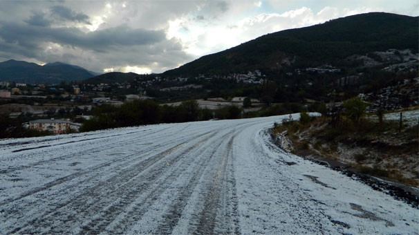 Ardahan'da dolu yağışı