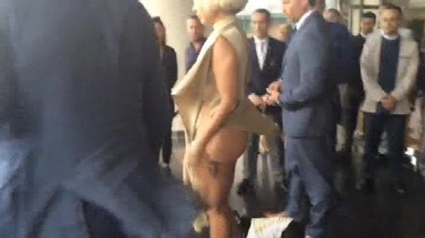 Lady Gaga'nın gelişi de gidişi de olay oldu