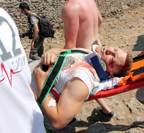 7 metrelik hendeğe düşen İngiliz turist ölümden döndü
