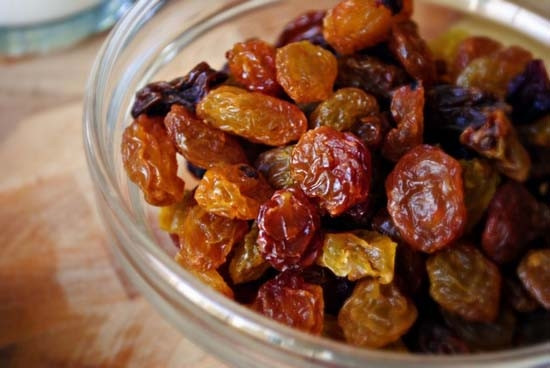 Kuru üzüm tek başına eczane gibi