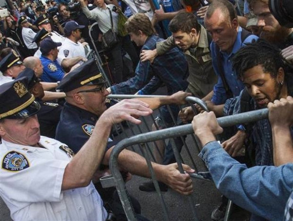 Wall Street'i bastılar