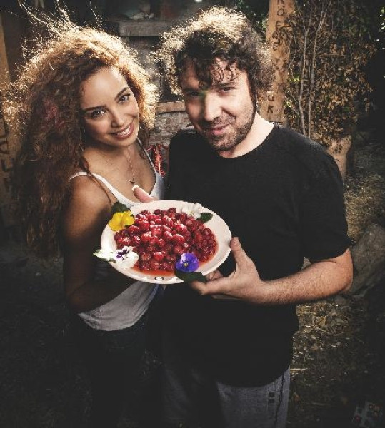 Azra Akın'ın güzelliği işe yaramadı