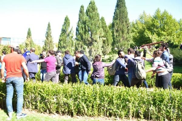 Karşıt görüşlü öğrenciler arasında kavga
