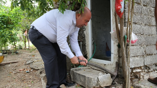 İki bin yıllık mezar taşı tuvalete giriş basamağı oldu